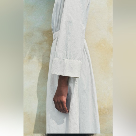 ✨SALE✨ ZARA MIDI SHIRT DRESS ZW COLLECTION
✨SALE✨ - Picture 2 of 9